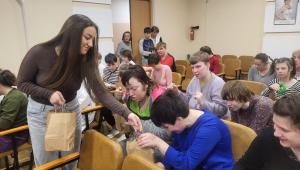 Студенти привітали підшефних із днем Святого Миколая