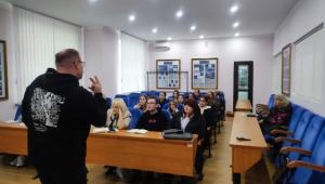 ВЧИМОСЯ У ПРАКТИКІВ